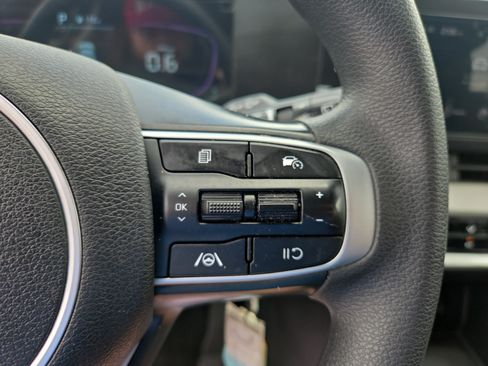 Used 2024 Kia Sportage LX FWD image 12