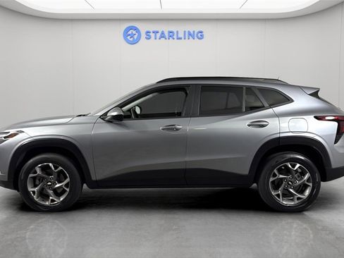 Certified 2024 Chevrolet Trax LT w/ LT Convenience Package image 3