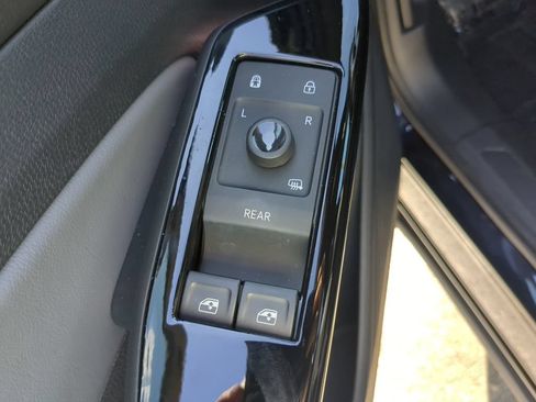 Certified 2023 Volkswagen ID.4 Pro S AWD/4WD image 19
