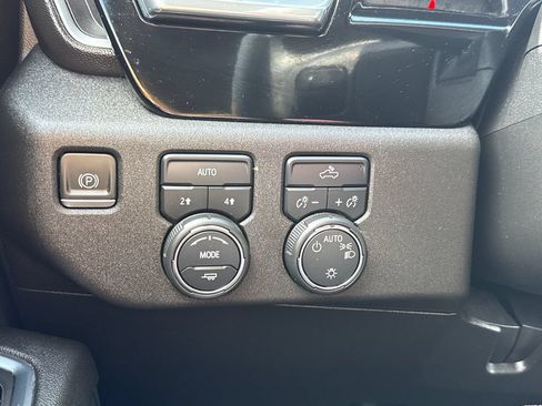 Used 2023 Chevrolet Silverado 1500 LT AWD/4WD image 32