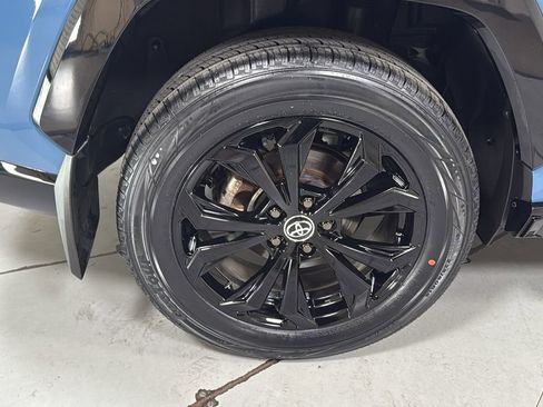 Used 2022 Toyota RAV4 SE w/ Convenience Package image 22