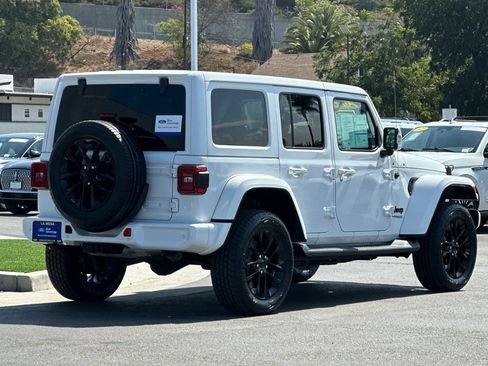 Used 2022 Jeep Wrangler Unlimited Sahara AWD/4WD image 3