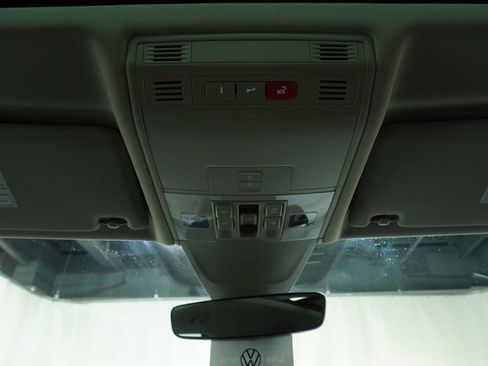 Used 2024 Volkswagen Tiguan SE AWD/4WD image 21