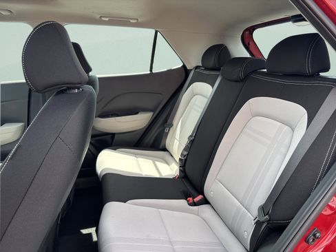 Used 2025 Hyundai Venue SEL FWD image 16