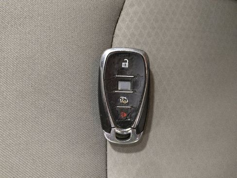 Used 2017 Chevrolet Malibu LT image 32