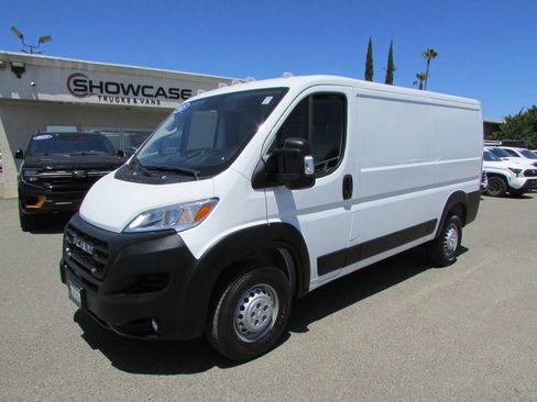 Used 2025 RAM ProMaster 2500 w/ Convenience Group FWD image 4