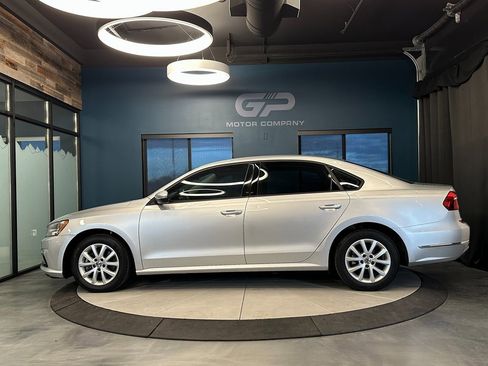 Used 2018 Volkswagen Passat 2.0T S image 6