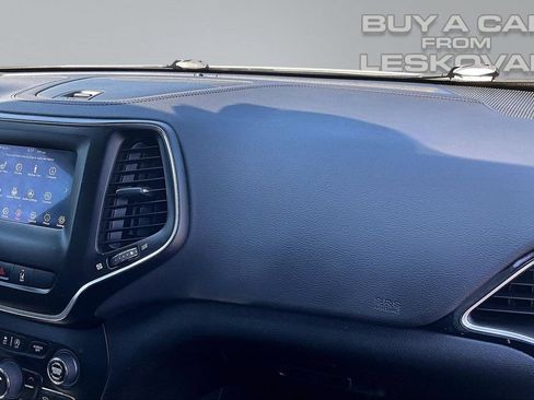 Used 2021 Jeep Cherokee Latitude Plus AWD/4WD image 16