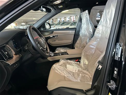 New 2026 Volvo XC90 T8 Plus image 10
