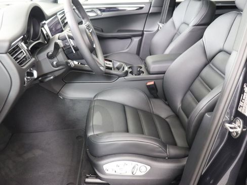 Used 2025 Porsche Macan image 5