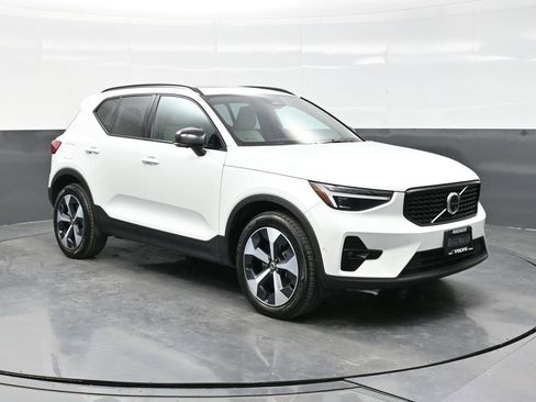 Certified 2026 Volvo XC40 B5 Plus w/ Protection Package Premier AWD/4WD image 1