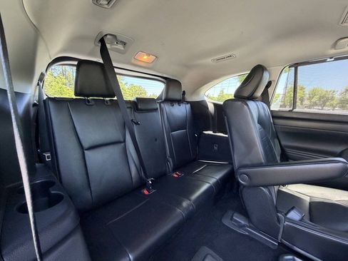 Used 2021 Toyota Highlander XLE FWD image 15