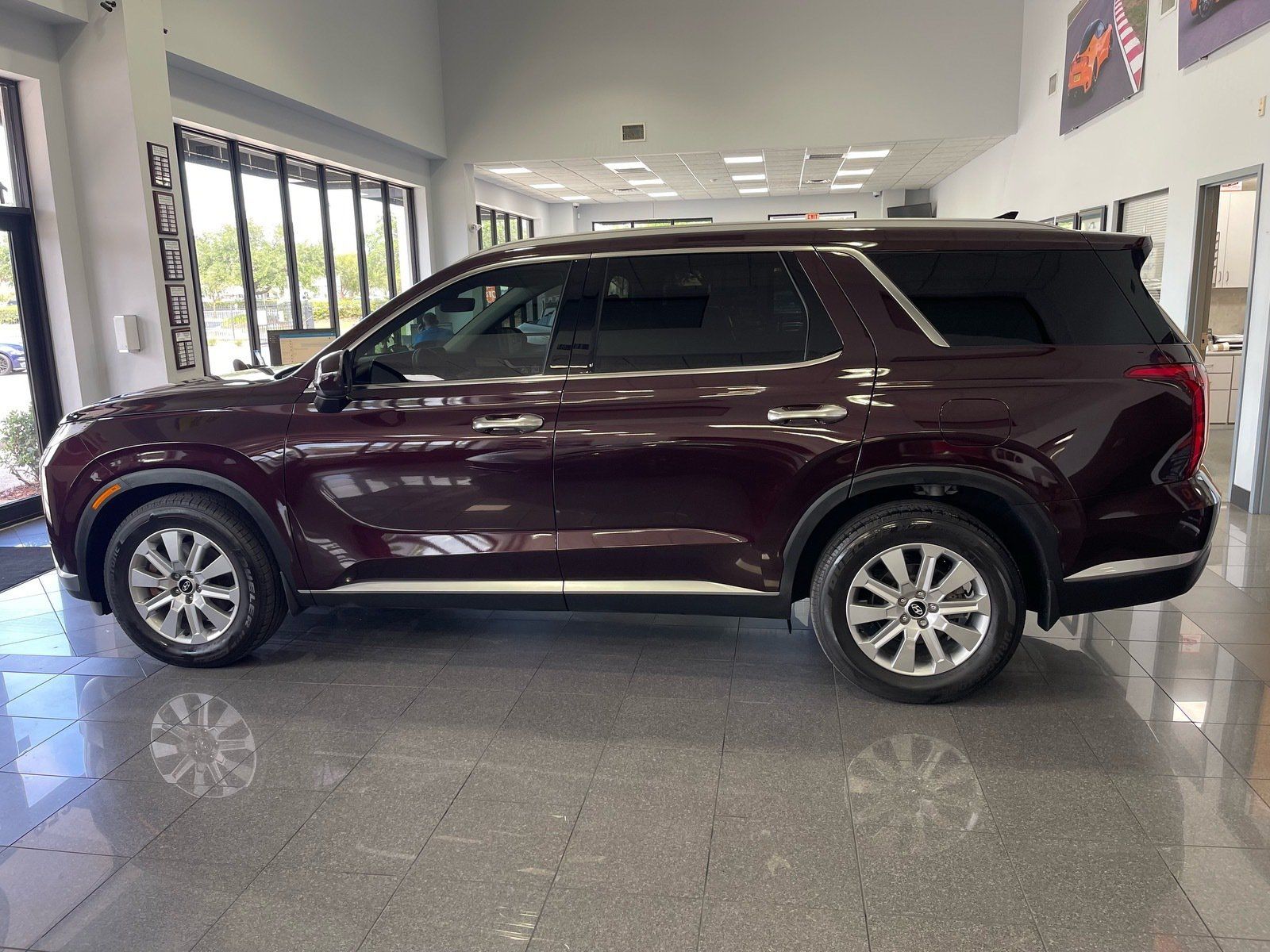 Used 2025 Hyundai Palisade SEL FWD image 2