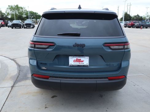 New 2026 Jeep Grand Cherokee L Limited w/ Limited Altitude Package AWD/4WD image 24