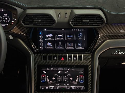 Used 2024 Lamborghini Urus Performante AWD/4WD image 35