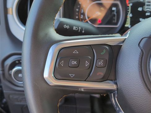 Used 2025 Jeep Wrangler Unlimited Sahara AWD/4WD image 27