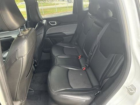 Used 2023 Jeep Compass Latitude image 49