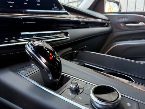 Used 2024 Cadillac Escalade ESV Sport Platinum w/ LPO, ONYX Package image 27