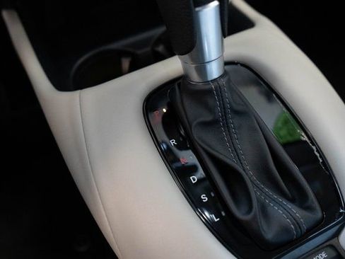 Certified 2025 Honda HR-V LX image 24