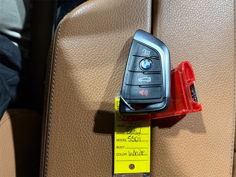 Used 2021 BMW 530i xDrive image 32