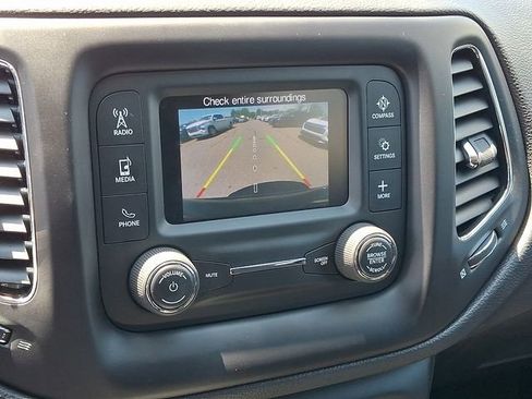 Used 2018 Jeep Compass Sport FWD image 14