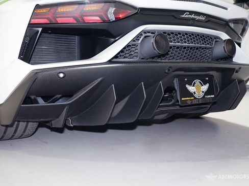 Used 2021 Lamborghini Aventador SVJ AWD/4WD image 9