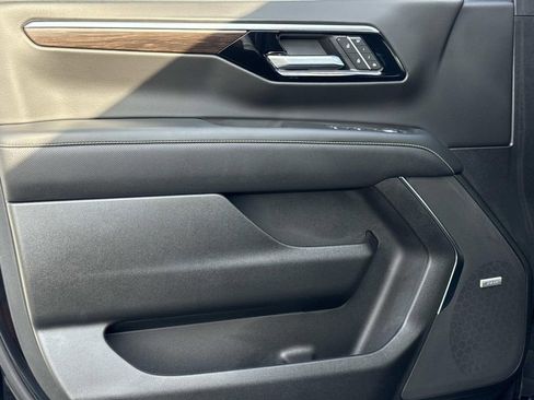 New 2026 Chevrolet Suburban Premier RWD image 8