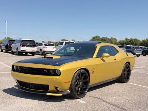 Used 2020 Dodge Challenger R/T RWD image 10