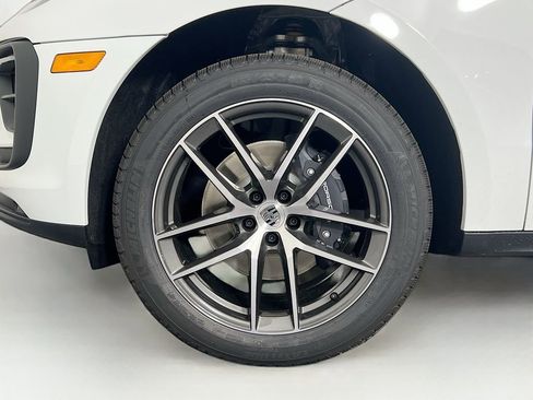New 2026 Porsche Macan image 33