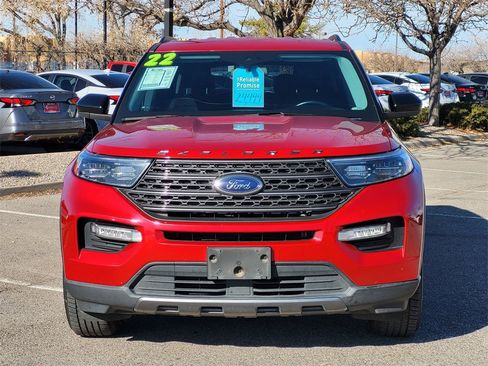 Used 2022 Ford Explorer XLT w/ Equipment Group 202A image 6