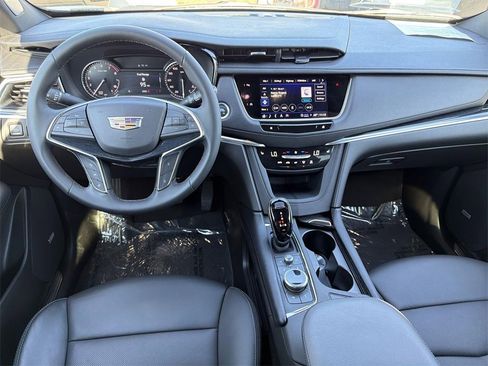 Used 2025 Cadillac XT5 Premium Luxury image 7