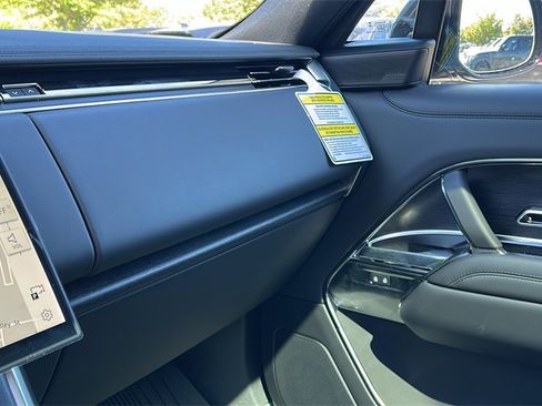 New 2025 Land Rover Range Rover SE image 18