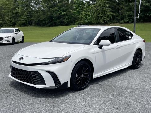 Used 2026 Toyota Camry SE w/ Multimedia Upgrade Package FWD image 5