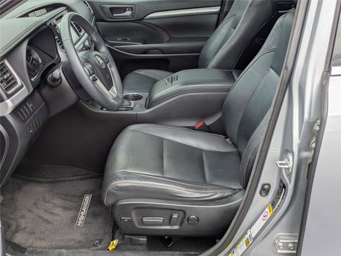 Used 2016 Toyota Highlander XLE FWD image 10