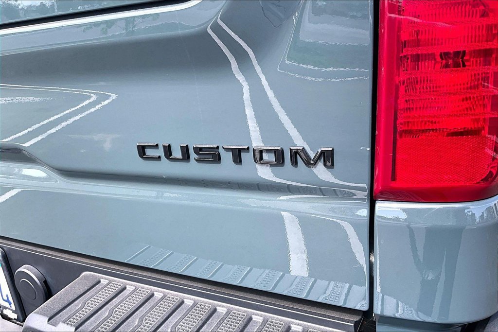 Used 2025 Chevrolet Silverado 1500 Custom Trail Boss w/ Dark Appearance Package AWD/4WD image 29