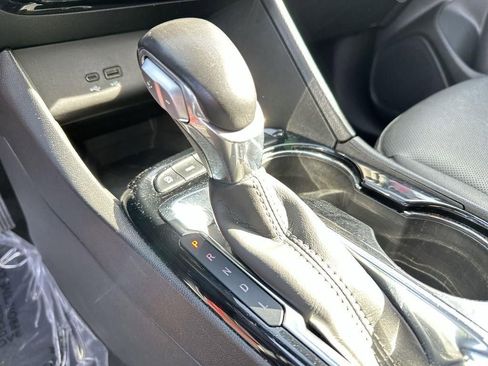 Used 2024 Buick Encore GX Sport Touring image 21