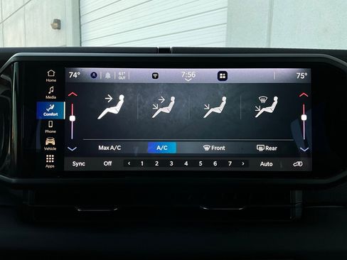 Used 2025 Jeep Wrangler Unlimited Rubicon image 27