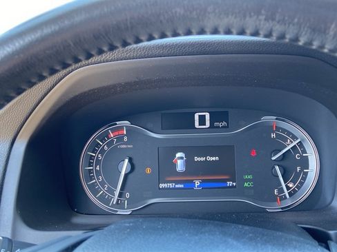 Used 2018 Honda Pilot Touring image 22