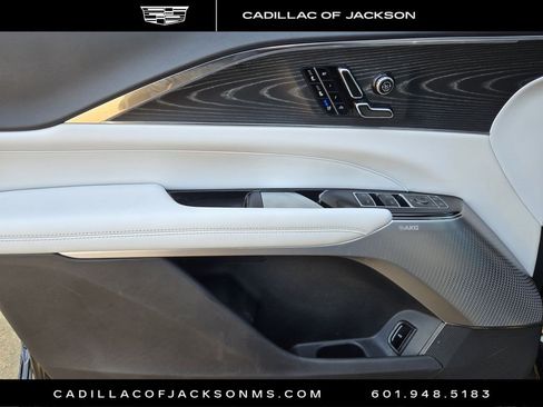 Certified 2024 Cadillac Lyriq Luxury AWD/4WD image 9