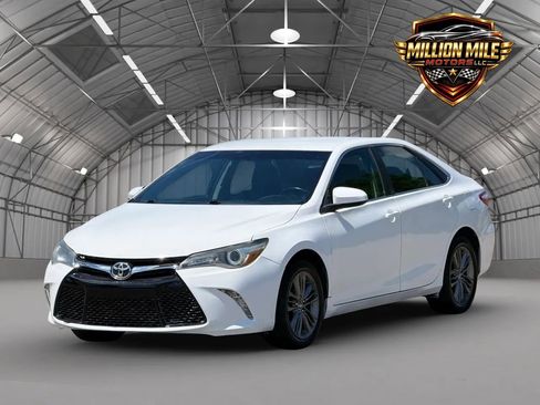 Used 2015 Toyota Camry SE FWD image 6