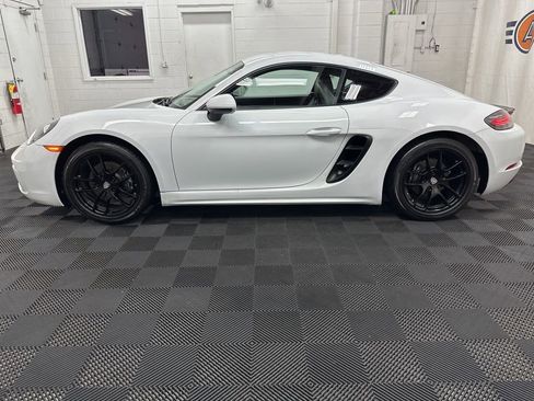 Used 2019 Porsche 718 Cayman RWD image 6