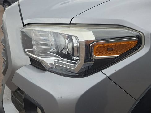 Used 2020 Toyota Tacoma TRD Off-Road w/ Technology Package AWD/4WD image 17