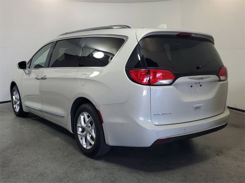 Used 2020 Chrysler Pacifica Touring-L Plus w/ Tire & Wheel Group image 5