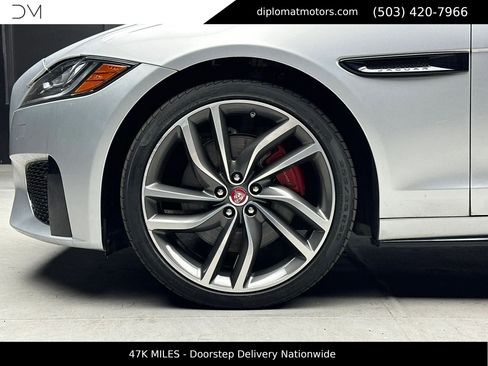 Used 2018 Jaguar XF S RWD image 40