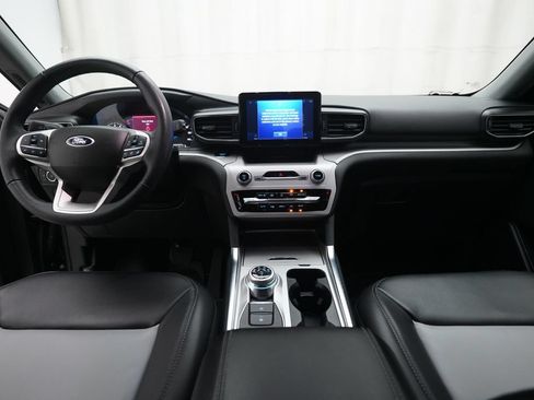 Used 2023 Ford Explorer XLT w/ Equipment Group 202A AWD/4WD image 5