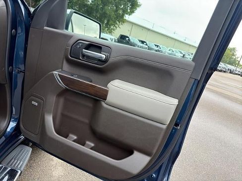 Used 2021 GMC Sierra 1500 SLT w/ SLT Premium Plus Package AWD/4WD image 16