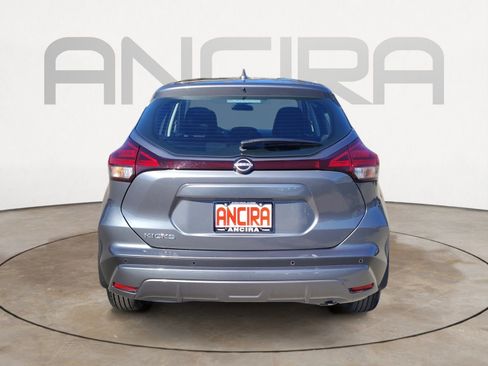 Certified 2025 Nissan Kicks Play S image 11