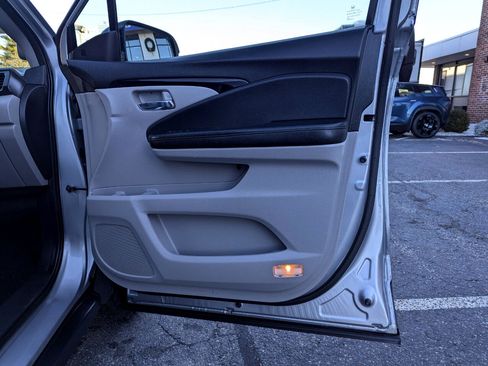 Used 2019 Honda Pilot Touring image 31