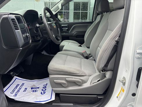 Used 2018 Chevrolet Silverado 1500 Custom w/ Custom Value Package RWD image 10