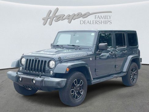 Used 2017 Jeep Wrangler Unlimited Sahara AWD/4WD image 7